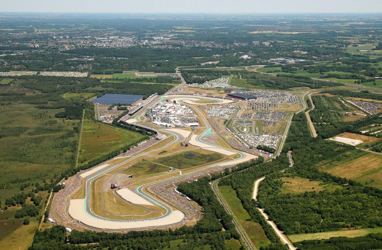 100 Jaar Tt Circuit Assen 2025 Glamping Incl Stroom 外观 照片